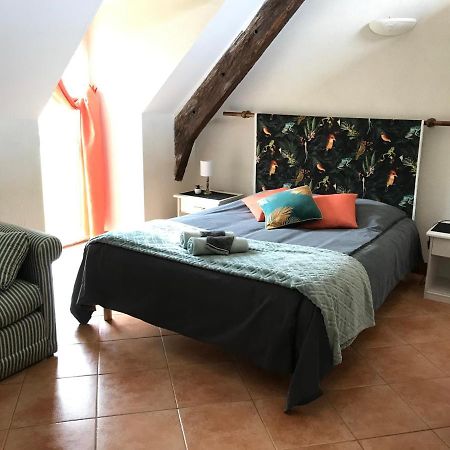 Bed and Breakfast Domaine Du Lesty Ambon Exterior foto