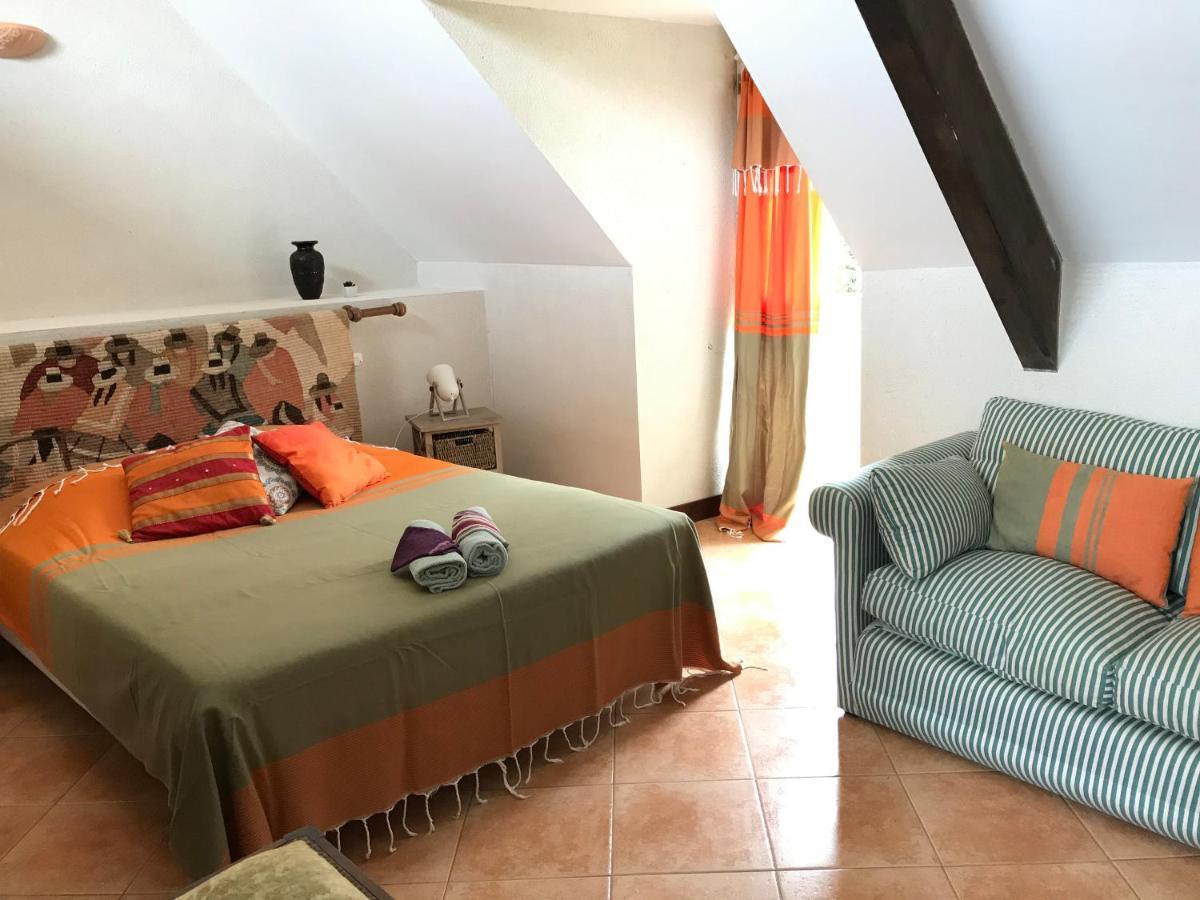 Bed and Breakfast Domaine Du Lesty Ambon Exterior foto