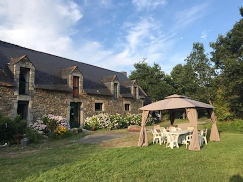 Bed and Breakfast Domaine Du Lesty Ambon Exterior foto